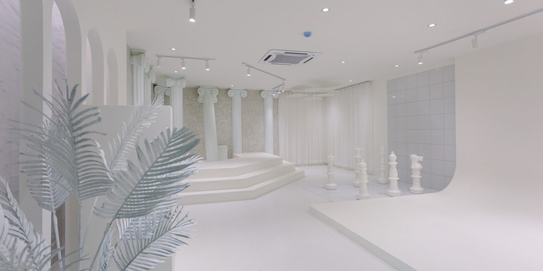 สตูดิโอเสาโรมันสีขาวคลาสสิก สตูดิโอให้เช่า สตูดิโอถ่ายรูป สตูดิโอถ่ายภาพสีขาว