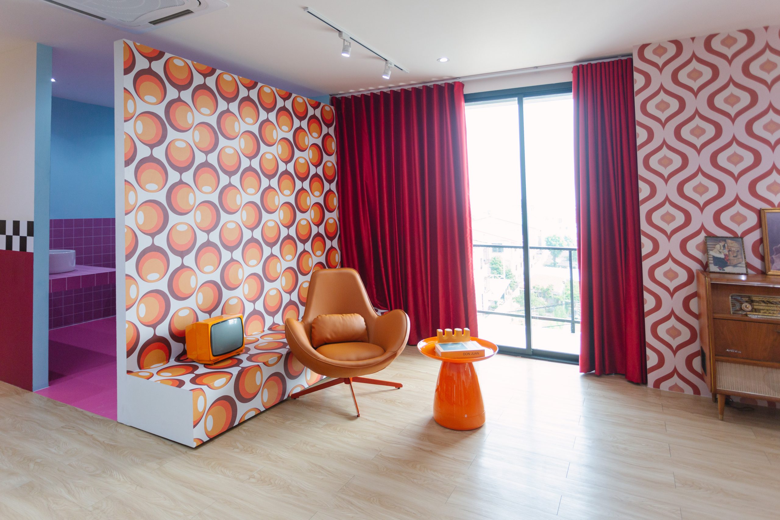 สตูดิโอให้เช่าธีมคาเฟ่เรโทรและเกมส์รูม (Retro Cafe & Game Room)