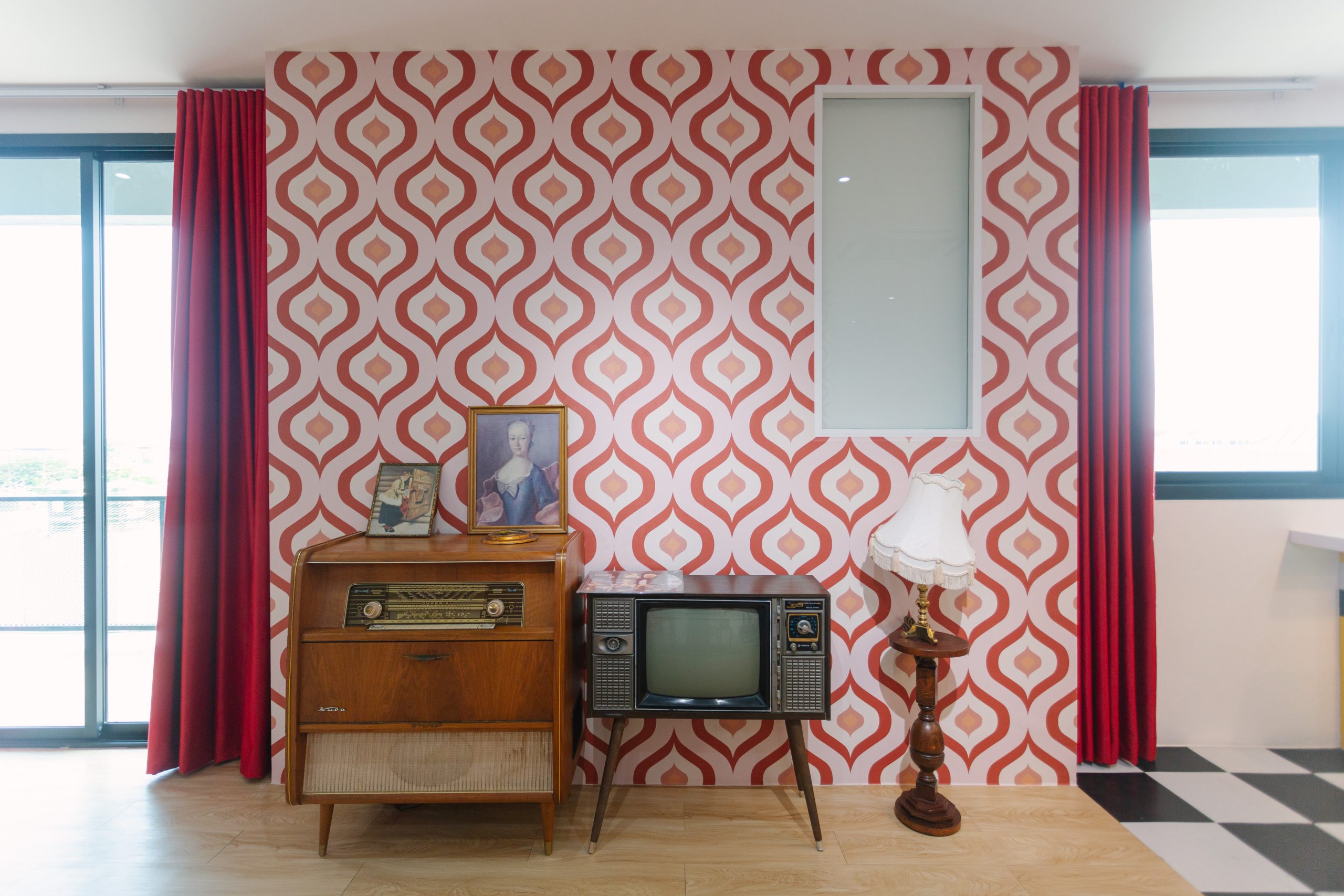 สตูดิโอให้เช่าธีมคาเฟ่เรโทรและเกมส์รูม (Retro Cafe & Game Room)