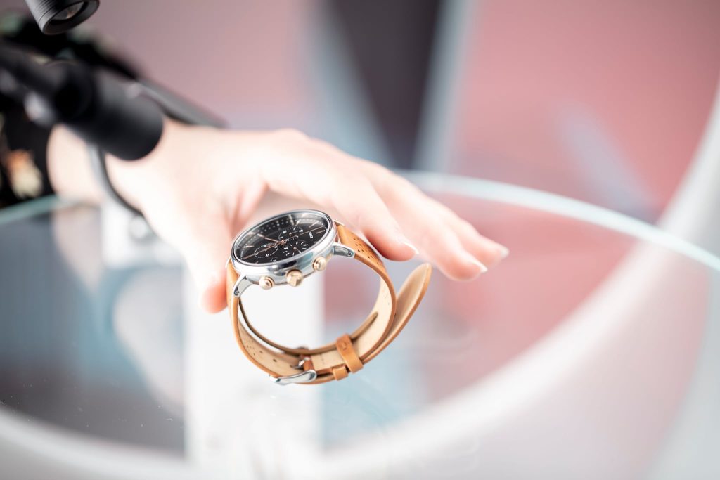 รับถ่ายรูปสินค้า ถ่ายรูปนาฬิกา ด้วยเครื่องถ่ายภาพอัติโนมัติ ถูก เร็ว ดี